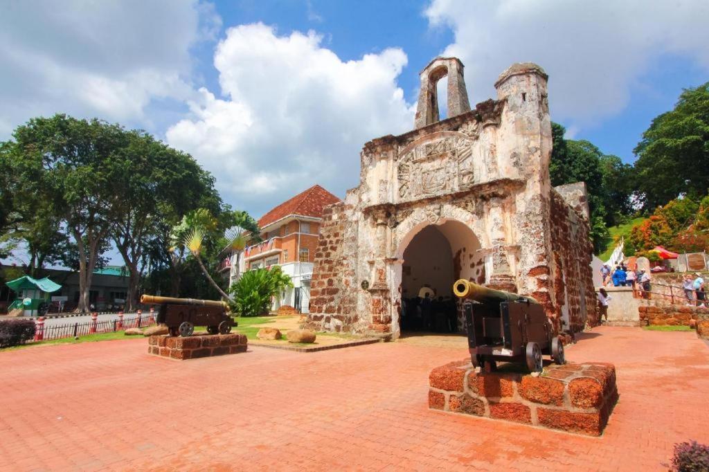 Hatten Place Melaka Εξωτερικό φωτογραφία Malacca Stadthuys